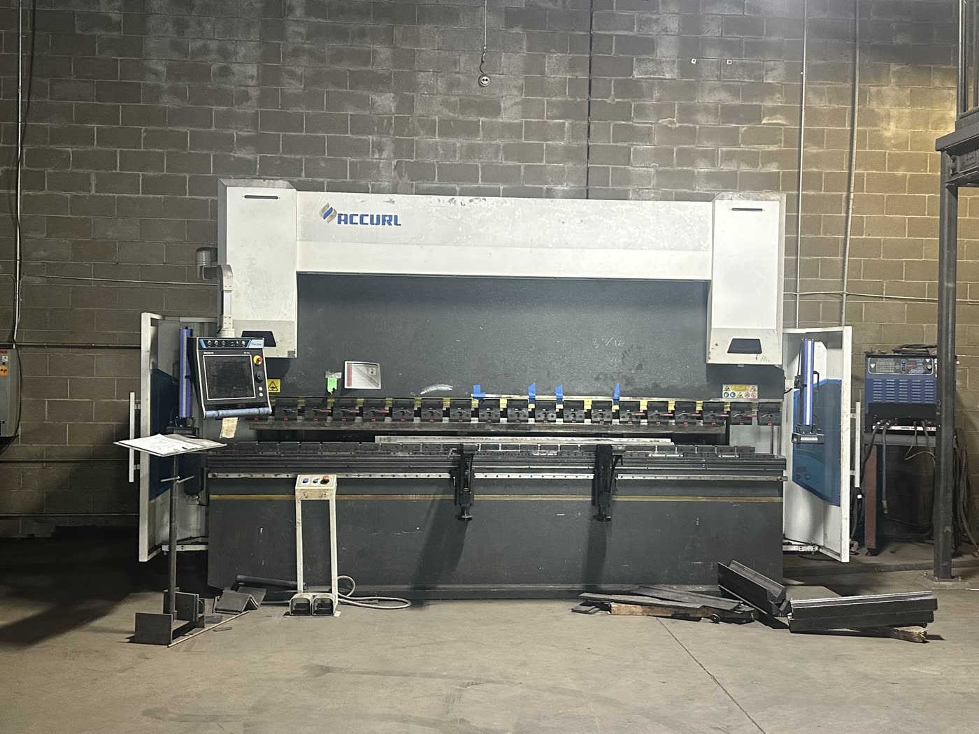 ACCURL hydraulic press brake on the FSW shop floor.